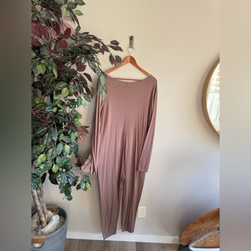 Smash  Tess Mauve V-Neck Jumpsuit - Picture 3 of 5